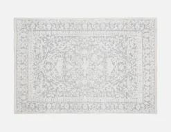 LIA knitted polyester rug 6'x9'