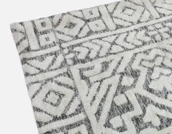 MILT knitted polyester rug 6'x9'